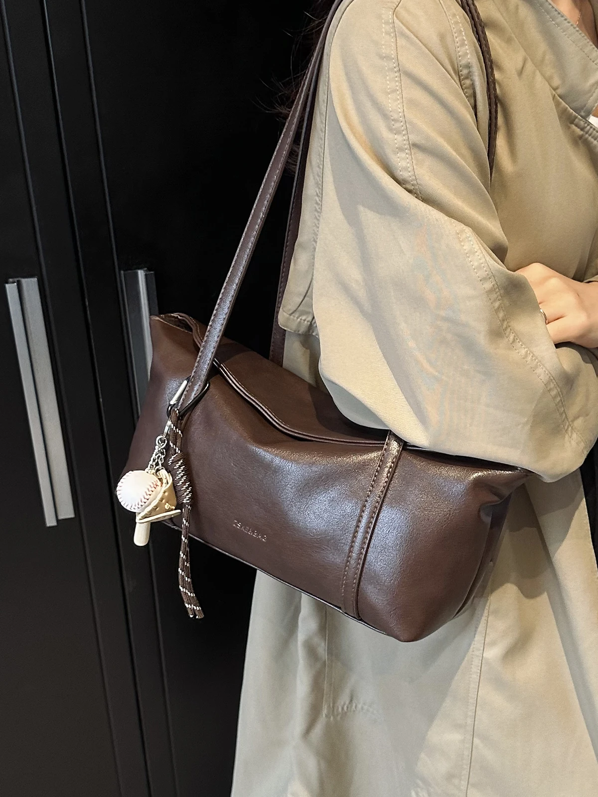 Осенне-зимняя ретро коричневая сумка Майяра для женщин новинка 2024 пригородная на