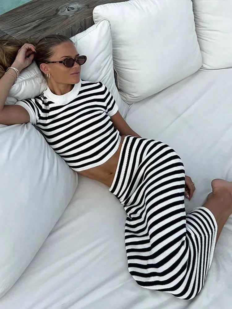

Elegant Short Sleeve Stripe T-shirt Set Women Fashion O Neck Crop Tops Two Pieces Sets New Summer Chic Female Slim Skirt Suit