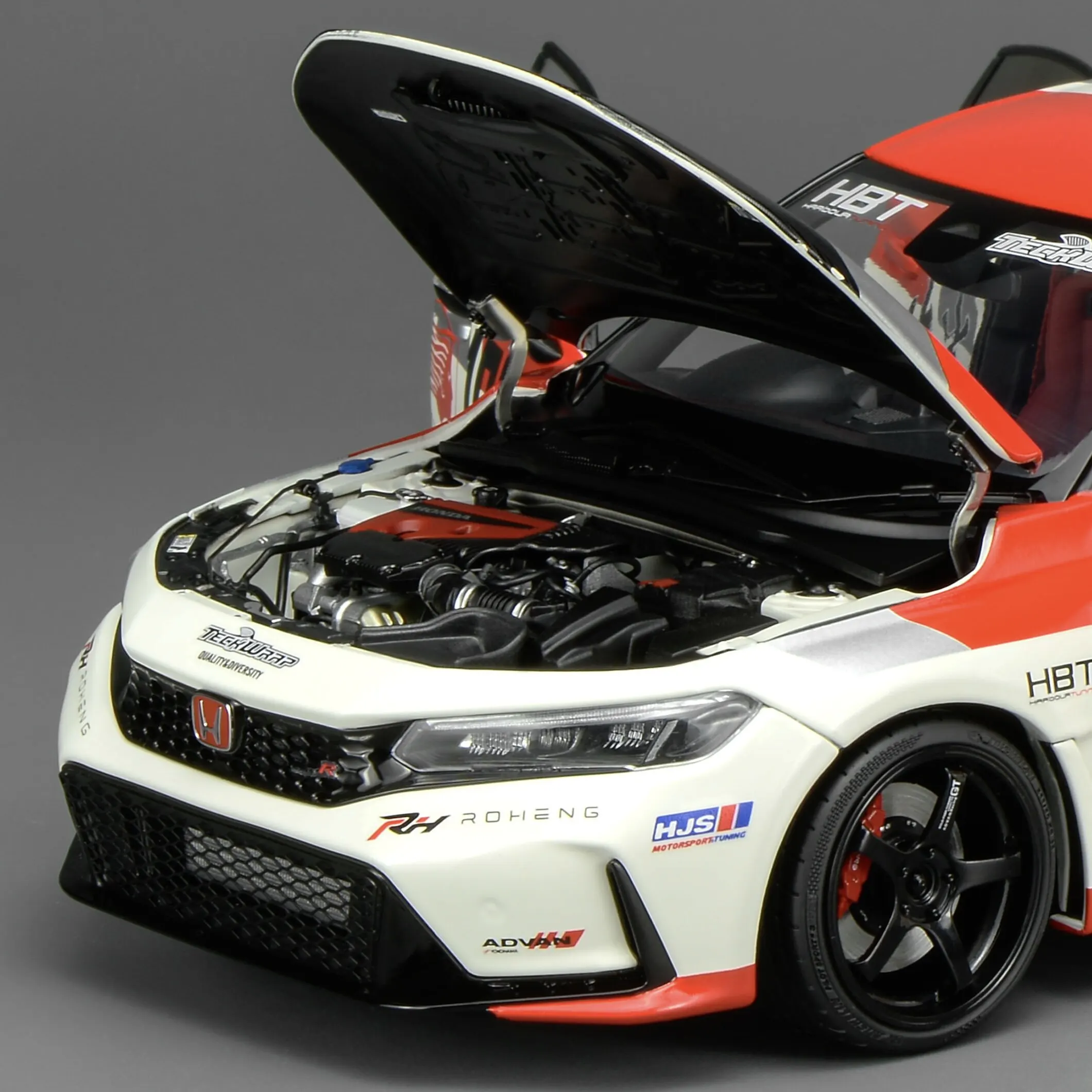 Фото Масштабная модель автомобиля Honda Civic FL5 Type R из литого металла, 1:18 №4