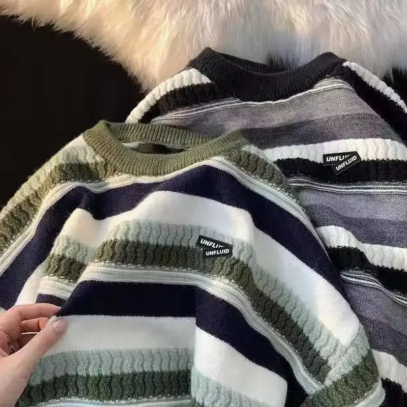 Рисунок 4 - Мужской плотный трикотажный свитер в полоску