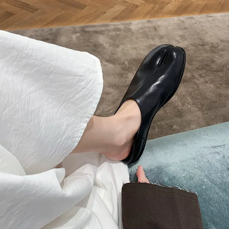 Genuine Sheepskin Leather Fashion Cracks Split Toe Thumb Boat Women’s Loafers Shoes Silver Flat Famous Brand Design Lairen Shoes