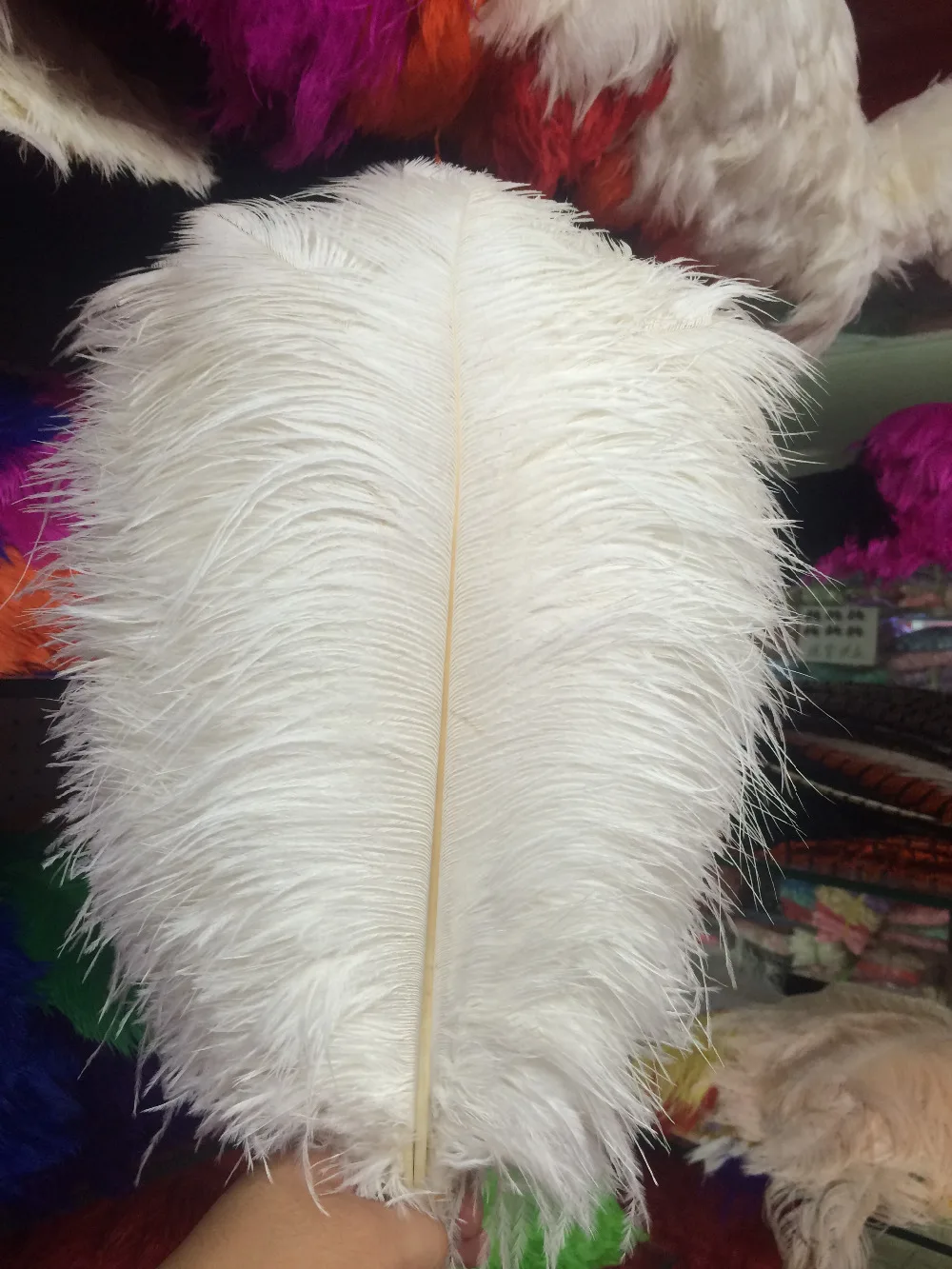 

Hard Rod Natural 100pcs/lot White Ostrich Feathers 45-50cm /18"-20" Wedding Birthday Christmas Decorations Free Shipping
