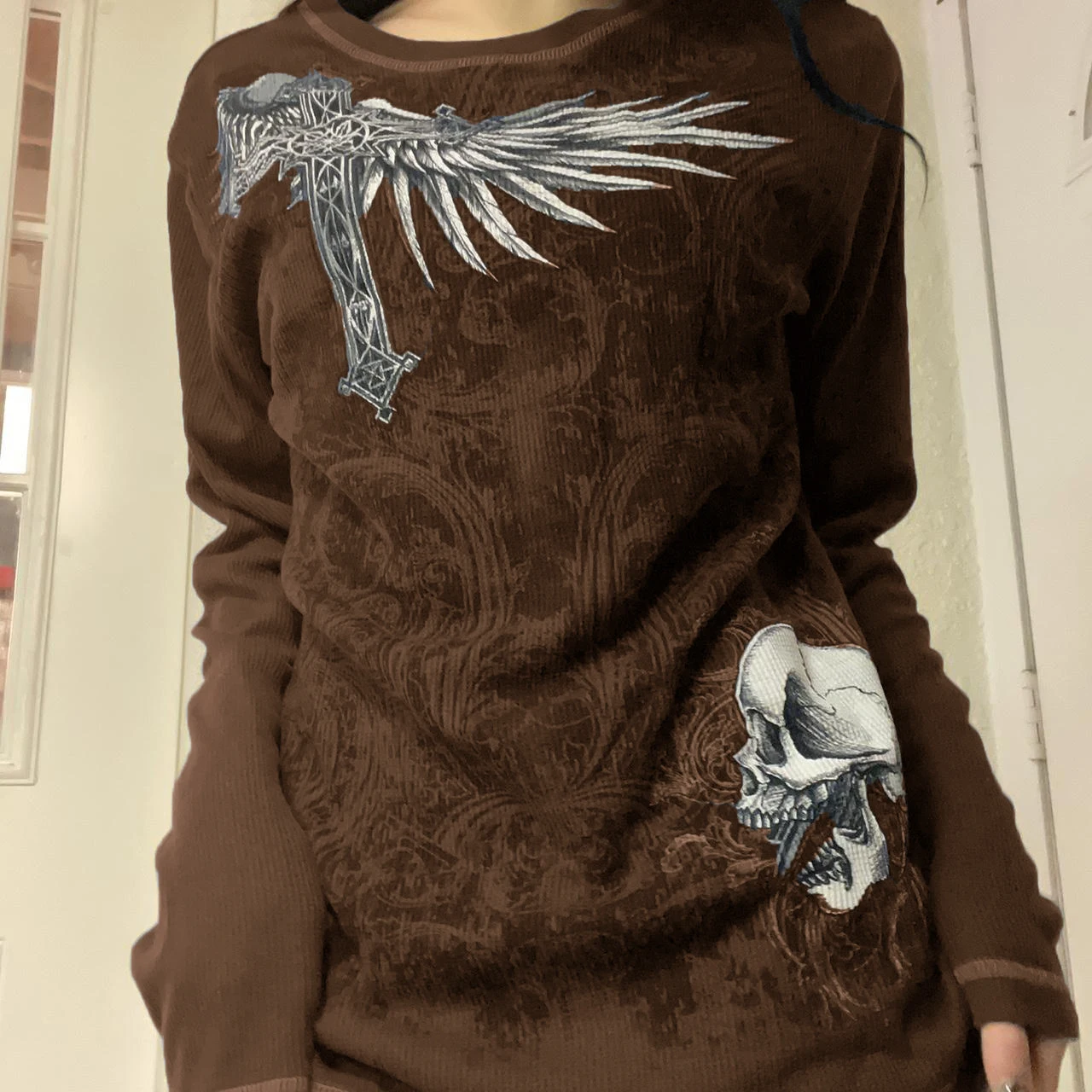 

Женский топ с длинным рукавом, круглым вырезом и принтом