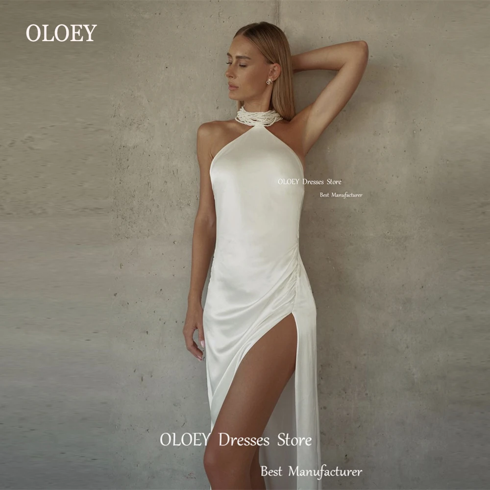 

Женское атласное платье с открытой спиной, с разрезом и жемчугом