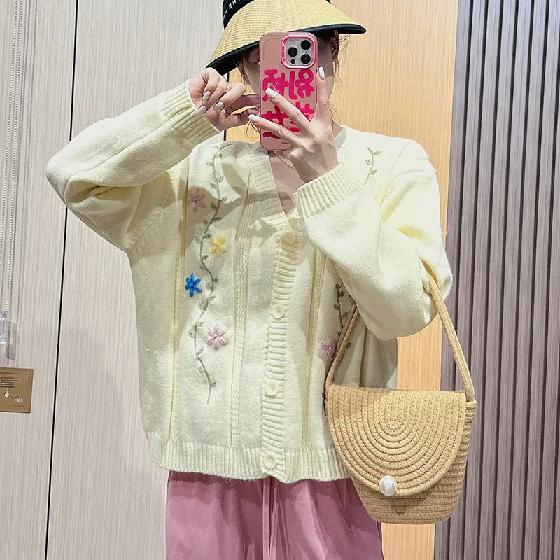 

French knitted cardigan autumn and winter new lazy soft sticky design sense niche embroidered sweater jacket women