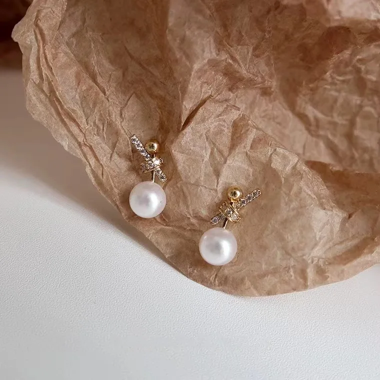 Серьги-гвоздики с золотым бантом для женщин, серьги с жемчугом и подвеской с кристаллами для девочек, элегантные свадебные аксессуары, серьги, украшения для ушей