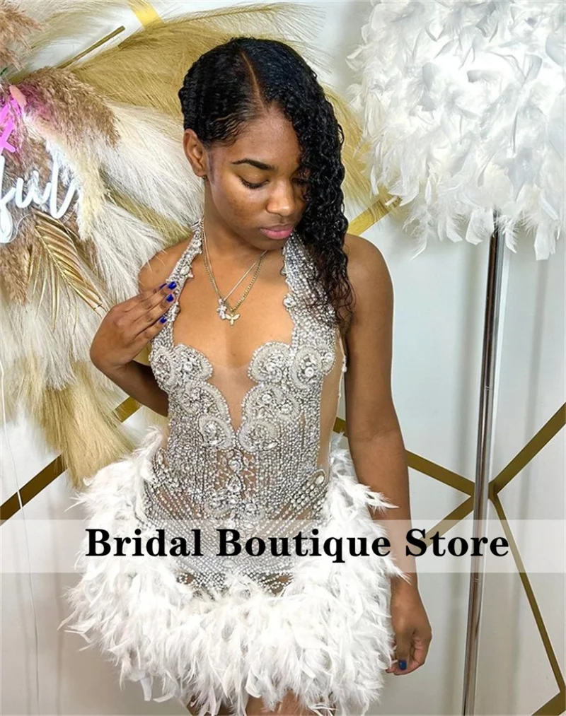

New Arrival 2024 Sexy Diamonds Birthday Party Gowns Halter Sparkly Crystals Rhinestones Feathers Black Girls Mini Coctail Prom