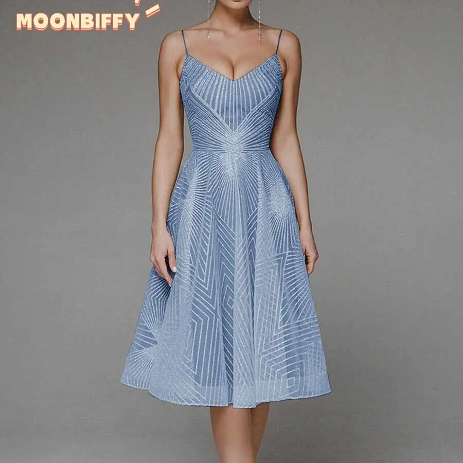 

Женское длинное платье-миди с открытой спиной, с вышивкой