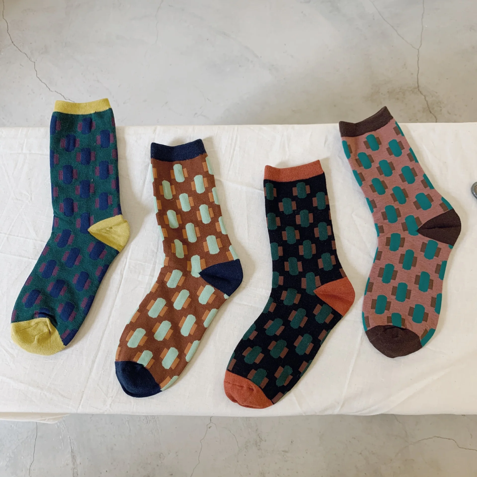 

Носки женские средней длины, модные носки с ворсом в стиле ретро, милые цветные, на осень