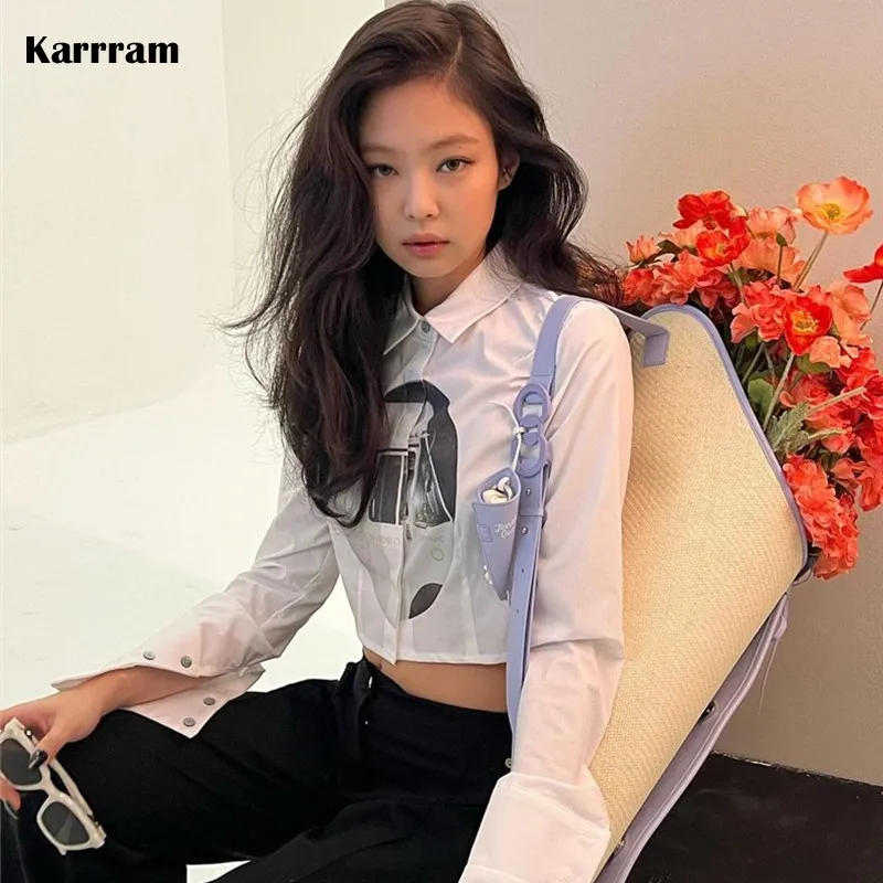 Karrram Jennie-Top corto con estampado de Kpop para mujer, blusa blanca de moda coreana, ropa de calle Harajuku