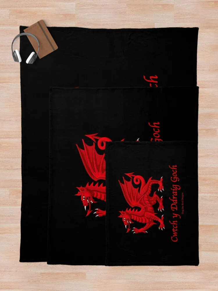 Cwtch y Ddraig Goch - Одеяло Объявите красный дракон плюшевое одеяло с ретросами