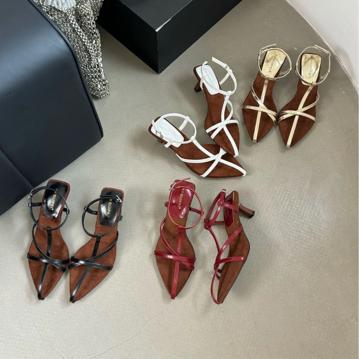 Сандалии на остром каблуке. Летняя обувь плоской подошве. Женская с открытым