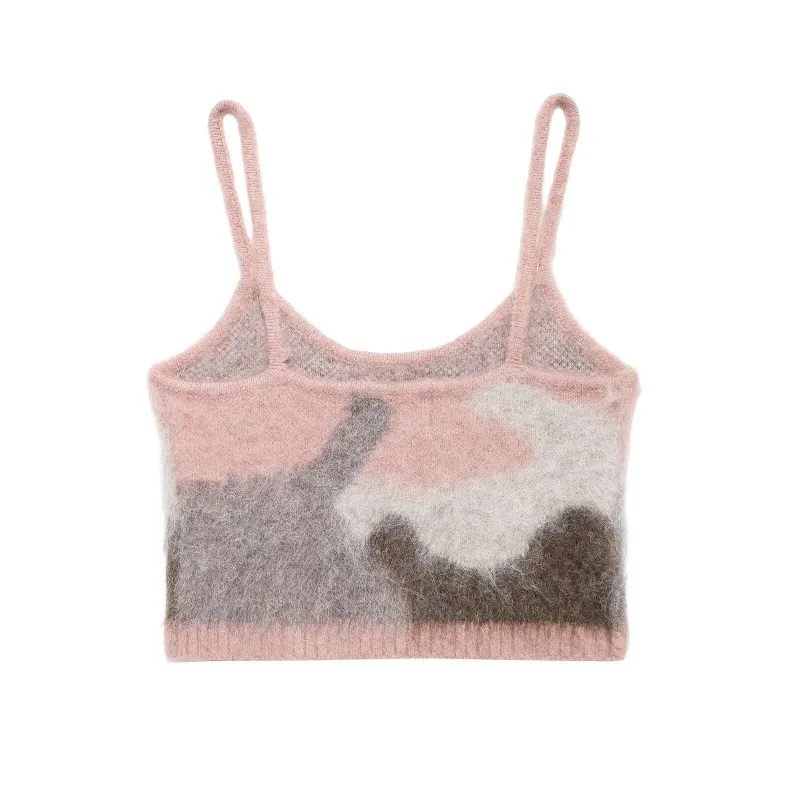 Женский трикотажный топ на бретелях с вырезами