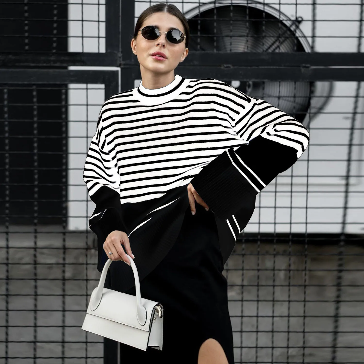 

Женский осенне-зимний вязаный свитер составного кроя с воротником-хомутом