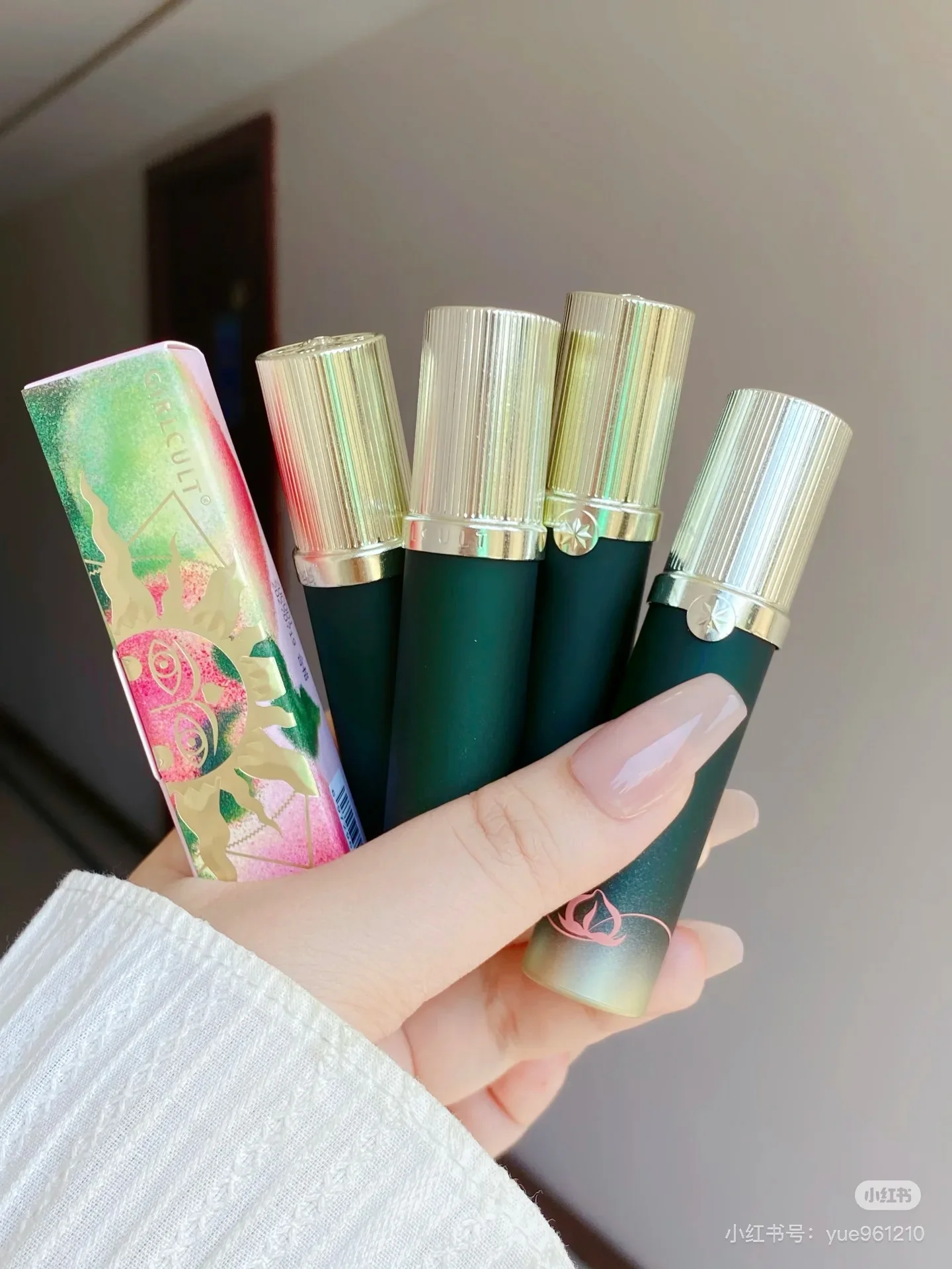 Плоская персиковая зеркальная губная помада girlкульт увлажняющий твердый