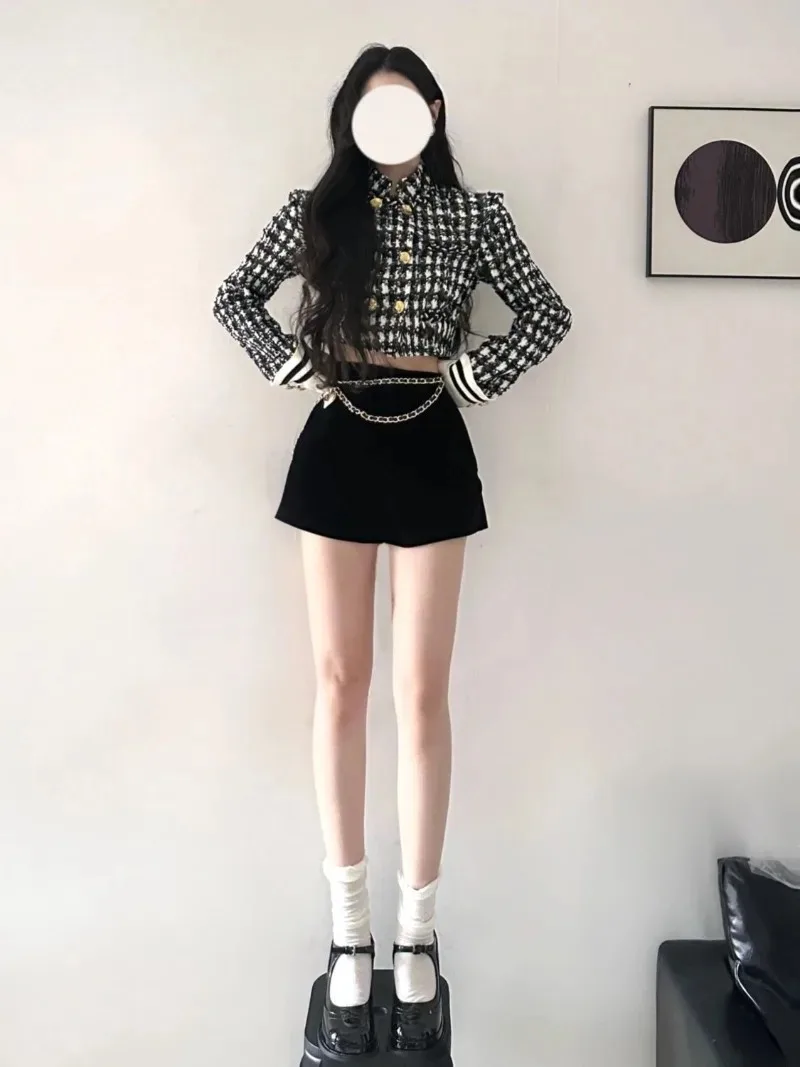 Женский костюм из двух предметов приталенный пиджак с воротником-стойкой и шорты