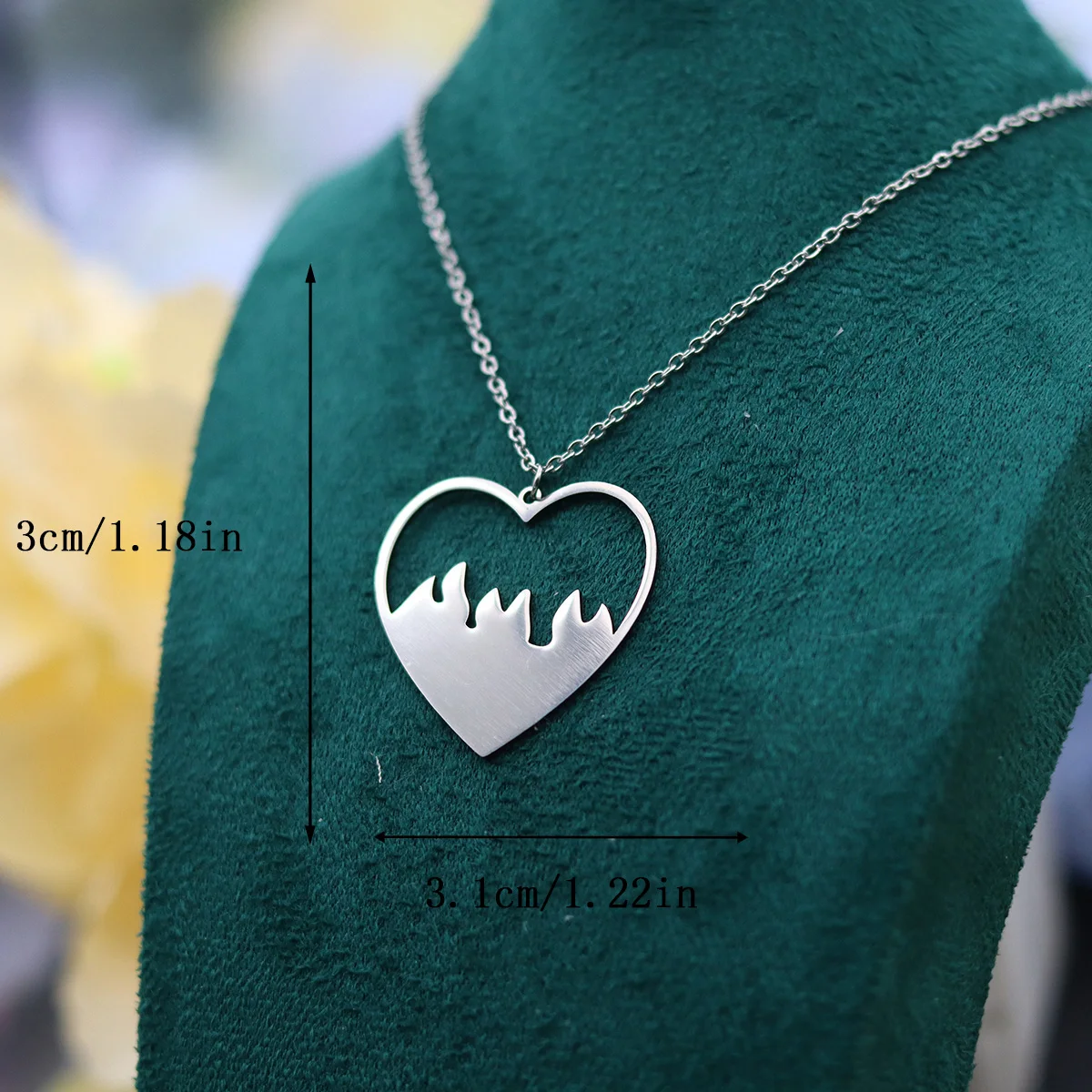 Фото Ожерелье-кулон Kinitial Love Heart Flame в готическом стиле панк, с огненным сердцем, на ключицу, из нержавеющей стали, ювелирные аксессуары №2