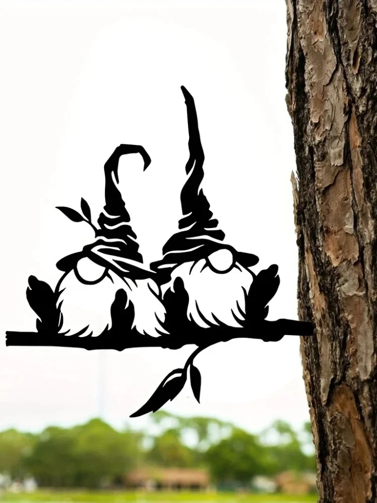 Восхитительная металлическая ветка с двумя гномами и грибами: веселый двор для