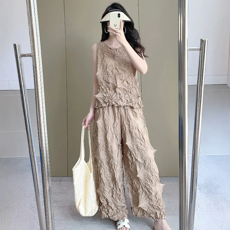 Фото Женский плиссированный комплект без рукавов в стиле Мияке 2026: летний жилет со стразами и свободные широкие брюки в повседневном стиле №4