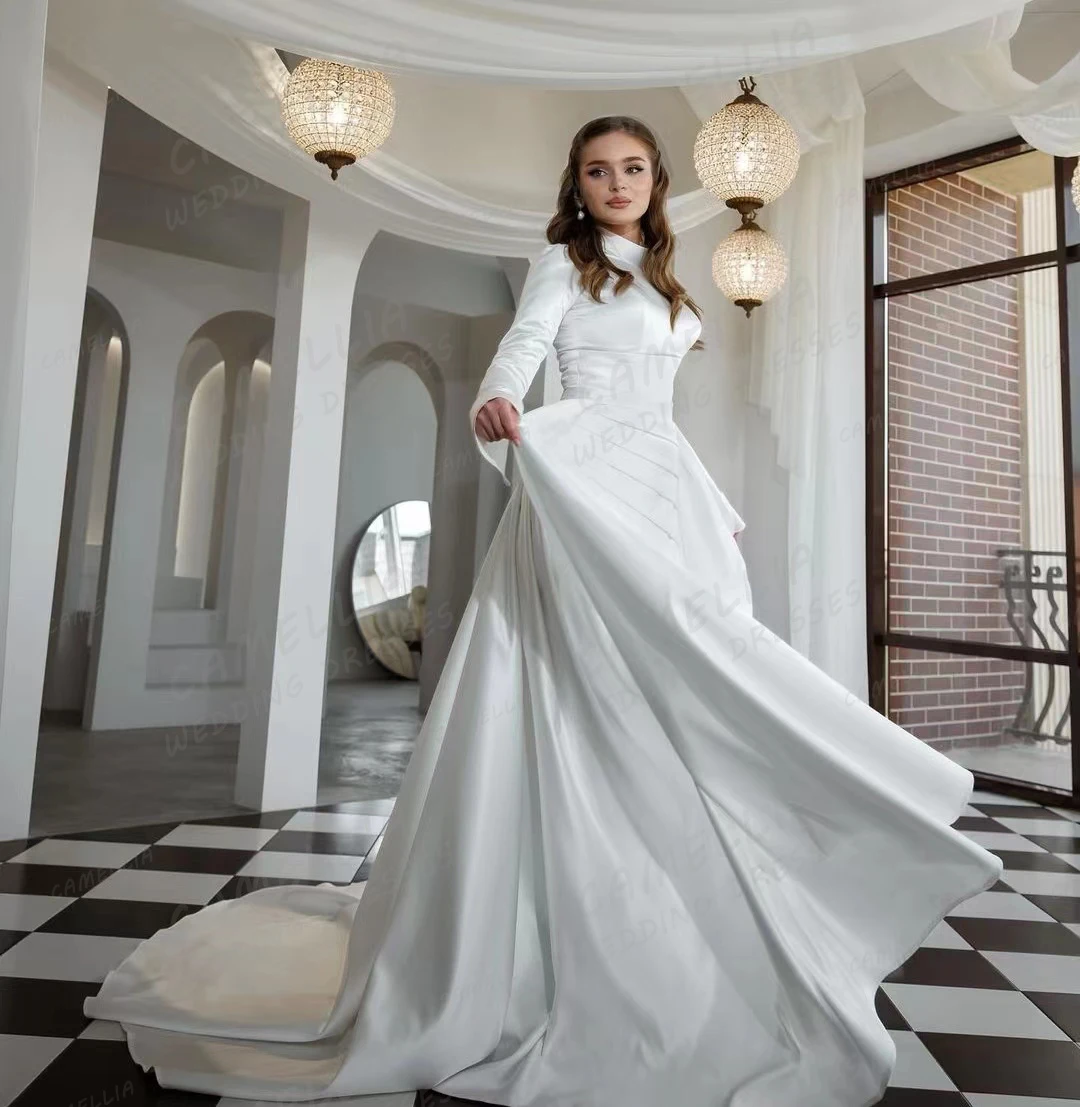 Женское атласное платье с длинным рукавом и высоким воротником