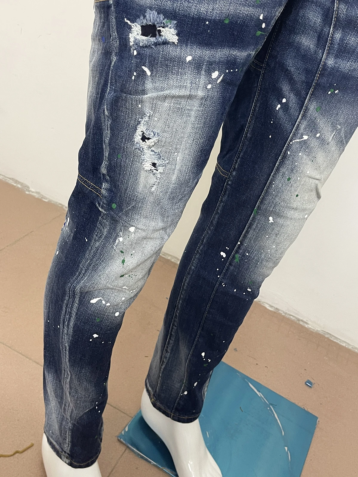 Spring and summer 2023 new style D2 jeans men wash worn holes patch paint three-dimensional cut small feet dark blue jeans man