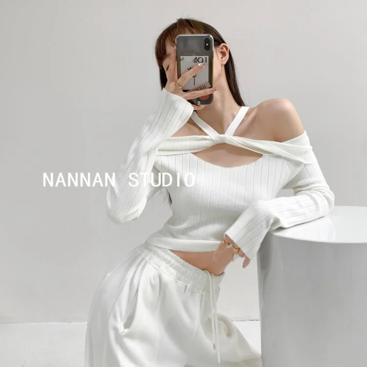 

Женский трикотажный свитер-Холтер, однотонный облегающий короткий топ с открытыми плечами и длинными рукавами, модель 33FB в Корейском стиле ...