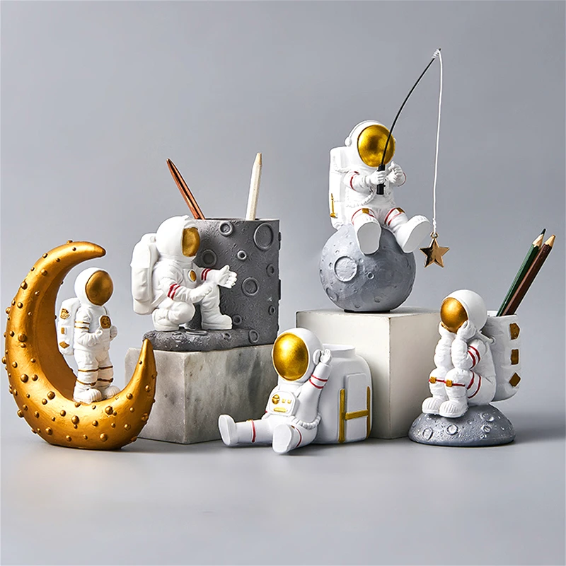 

Статуэтка астронавта из смолы, аксессуары для украшения дома, скульптура, декоративные миниатюры, статуи космонавта, подарок для мужчины и ...
