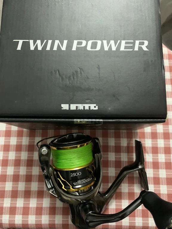 

USED TWIN POWER 2500 SPINING REEL FISH REEL SMOOTH AND LIGHT LURE FISHING SPINING REEL