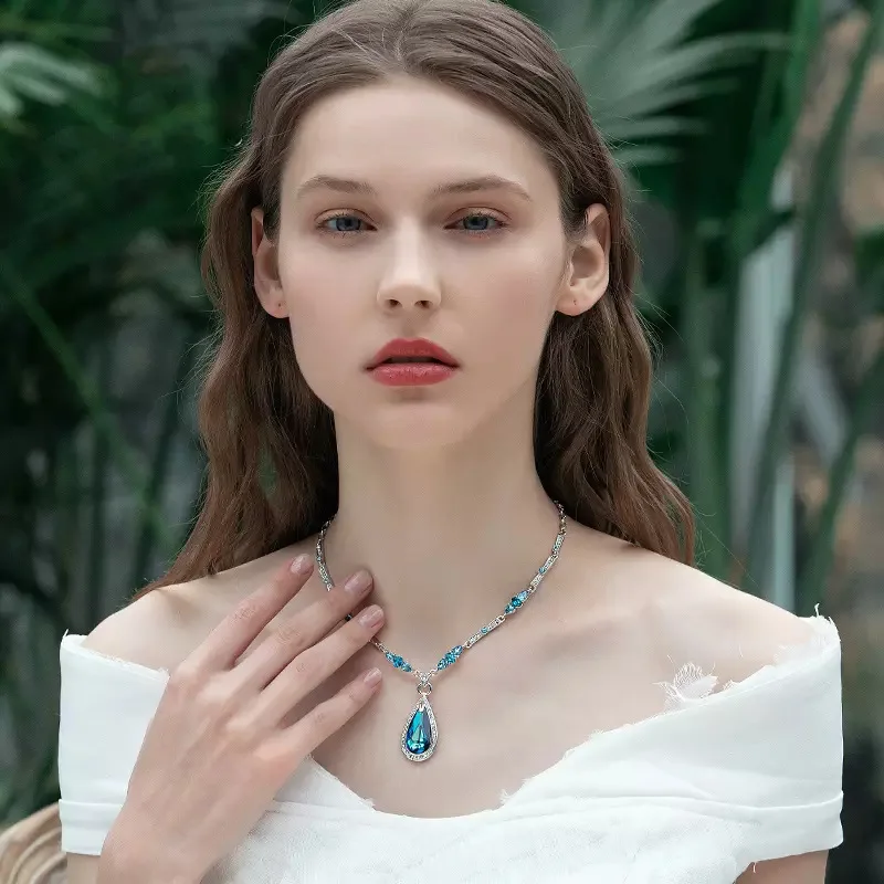 Ожерелье с подвеской из серебра 925 пробы с фианитами