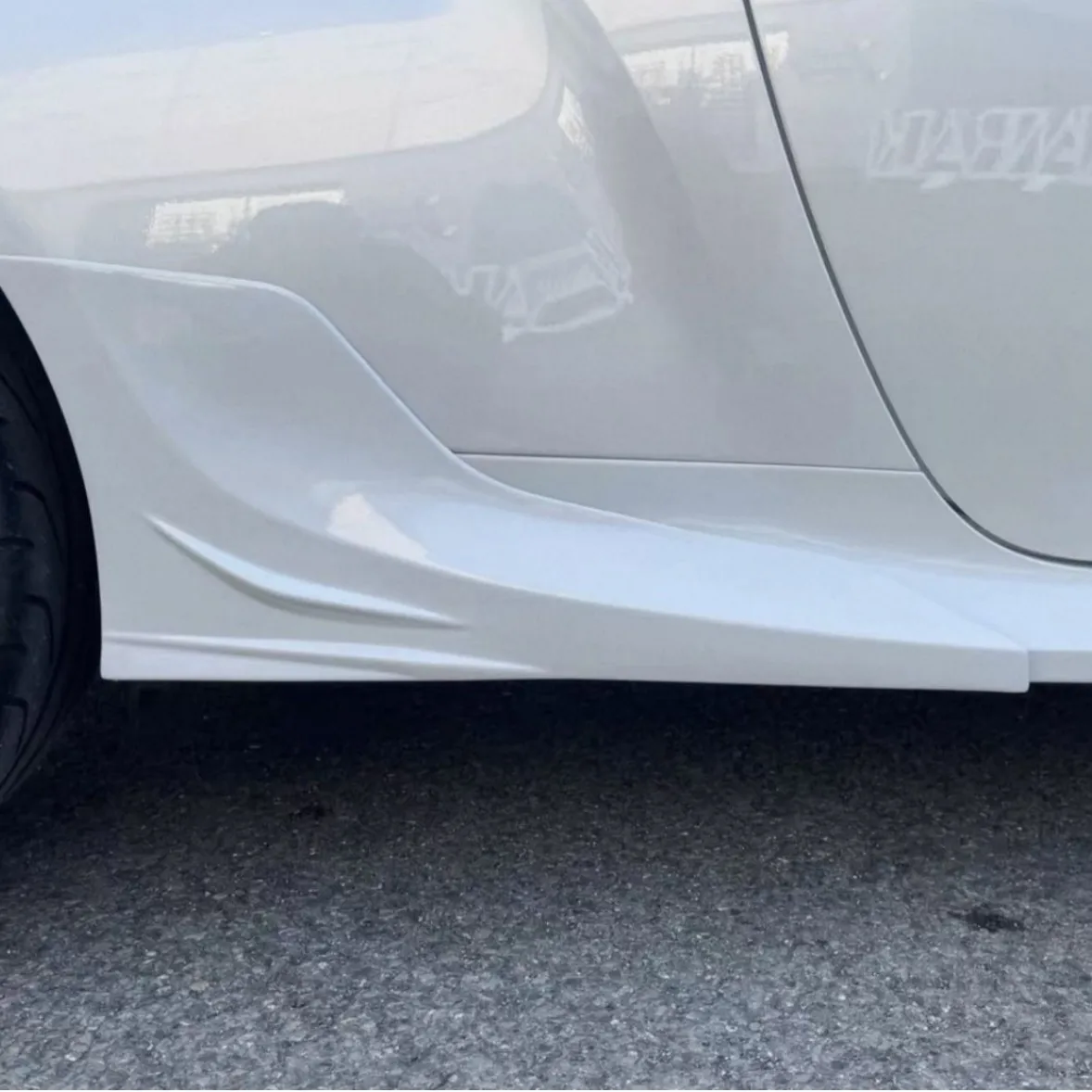 Фото Задние карбоновые накладки на пороги (тип TMS) для GR YARIS GXPA16 (модель Kouki) – элементы обвеса кузова №3
