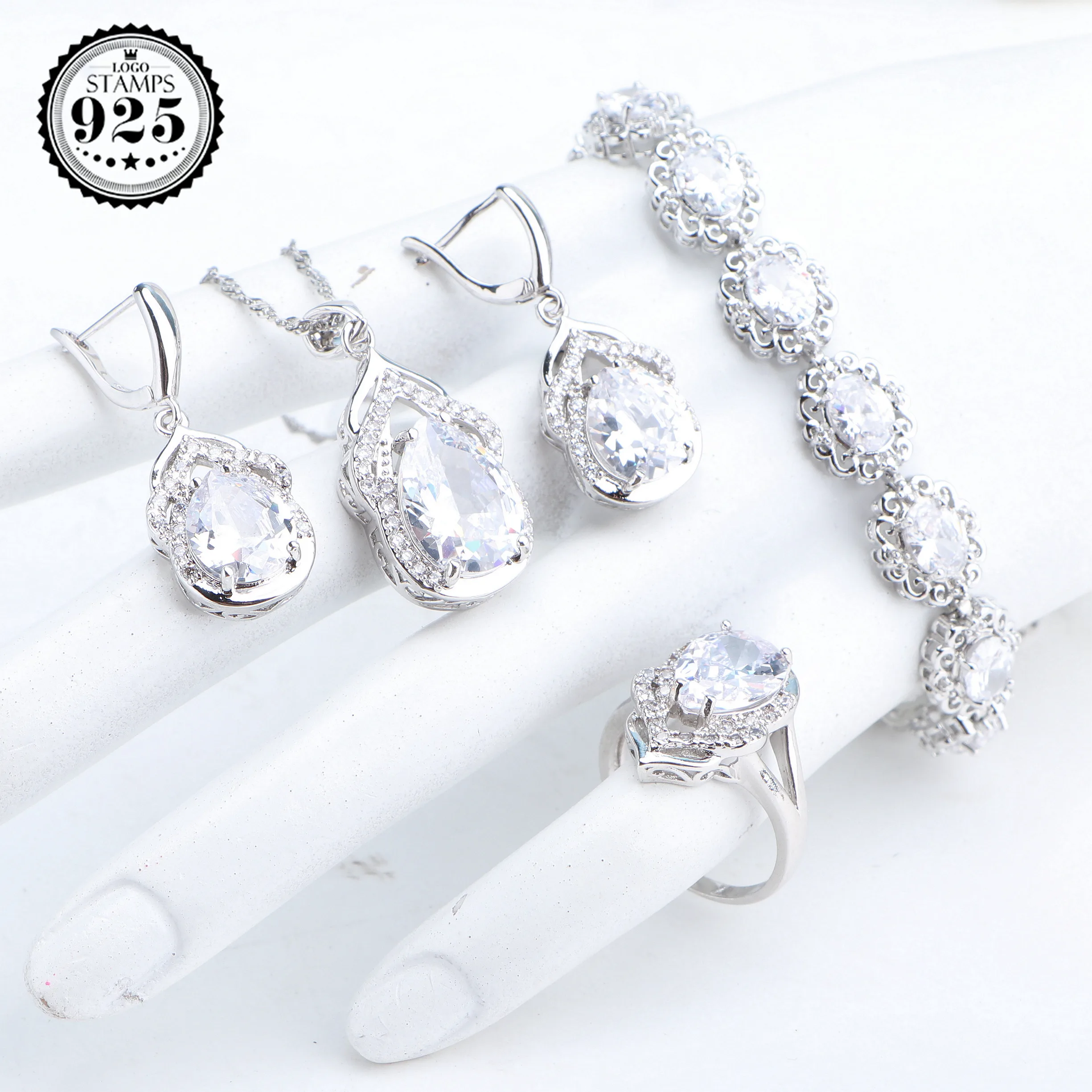 

Комплект из колье, серёг и браслета, из серебра 925 пробы