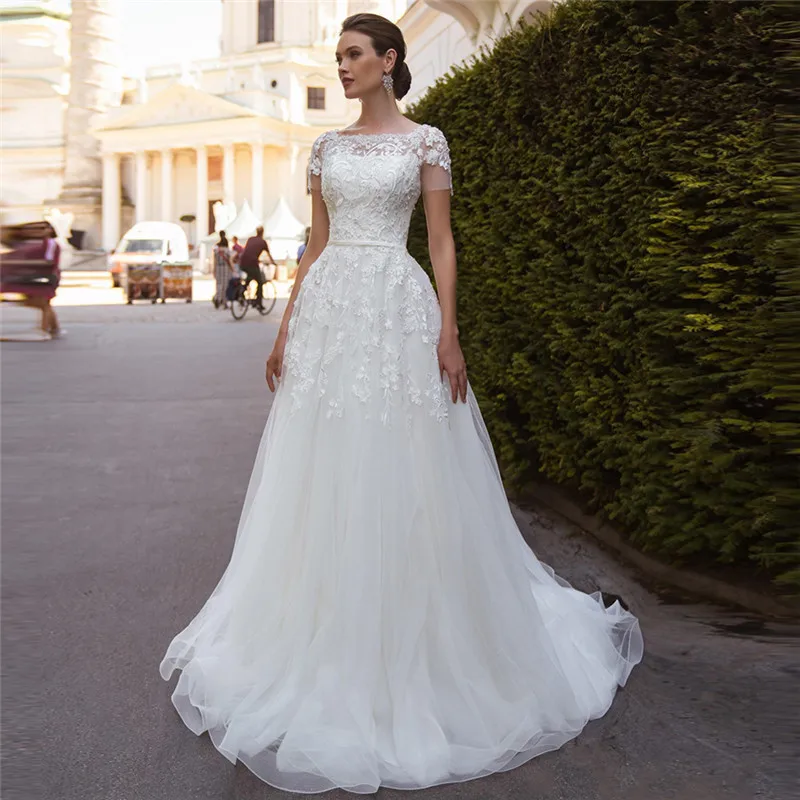 

Short-sleeved Light Wedding Dress Sen Department 2022 New Bride Simple Super Fairy Travel Shoot Small Trailing Tail Is Thin