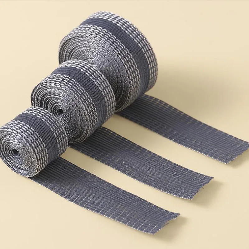 Самоклеящиеся штаны приклеиваются с помощью утюга на краях укороченные