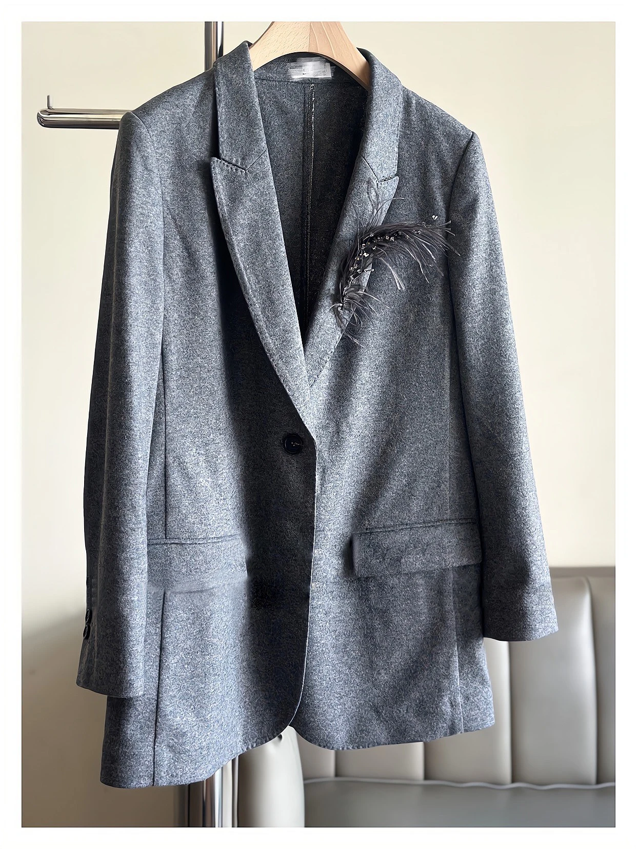 Рисунок 2 - Женский шерстяной костюм B * c