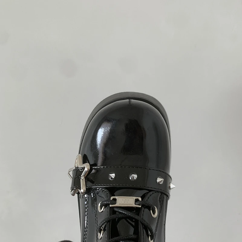 Повседневные женские ботильоны с заклепками новинка 2025 черные ботинки на