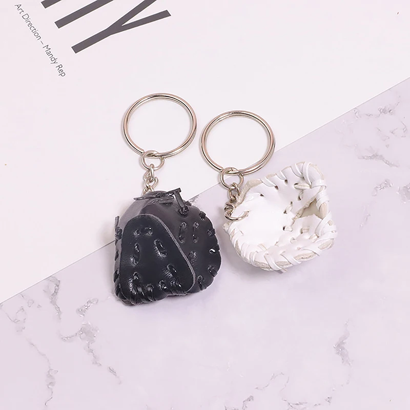 Рисунок 5 - Брелок для ключей в виде бейсбольной перчатки