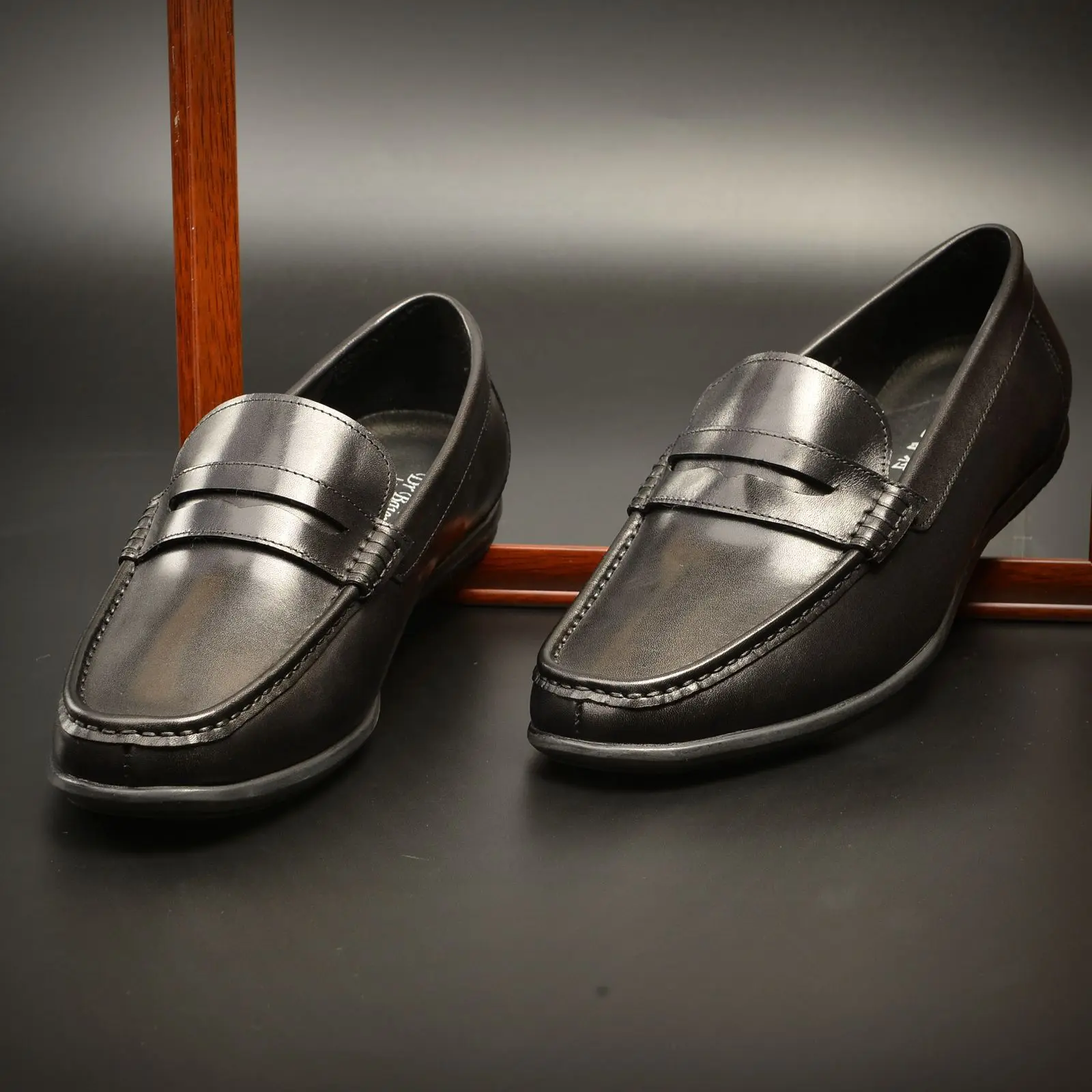 

Mens Loafers Luxury Genuine Leather Slip on Wedding Shoes for Male Fashion Style Original Designer Handmade Casual Leather Shoes