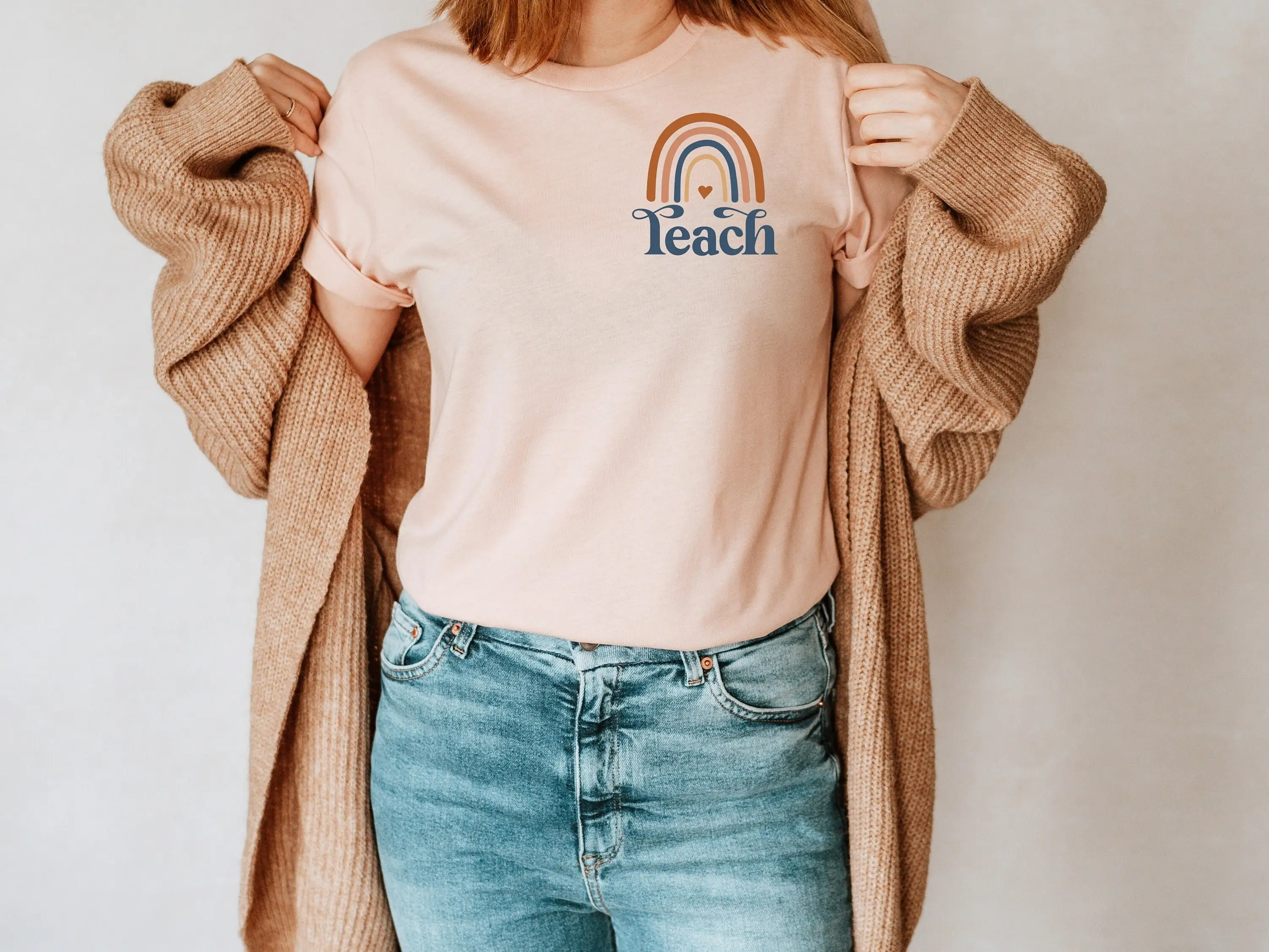 Радуга Назад в школу учитель минималистичная футболка с карманами для обучения