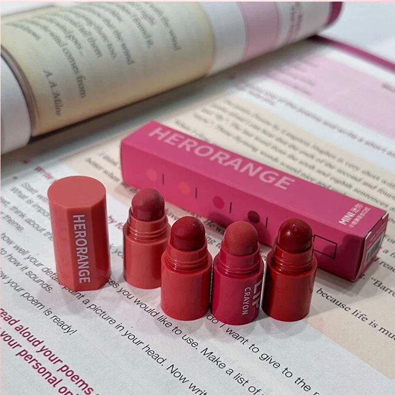 Набор матовых карандашей для губной помады 4 в 1 комбинированный бархатный