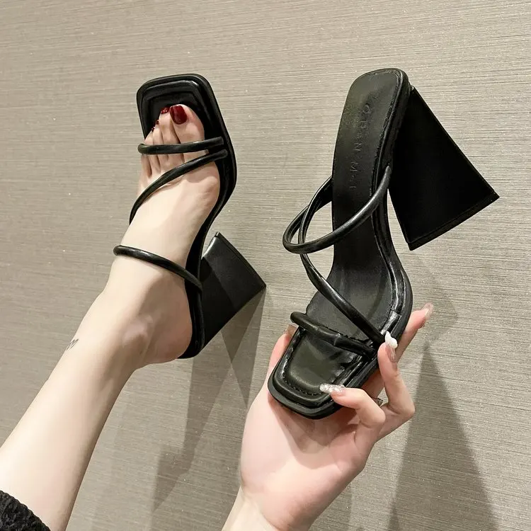 

2023 New Summer Square Head Shaped Heel Comfortable Ladies Slippers Outdoor Leisure Comfort Solid Color Ladies Slippers 35-40