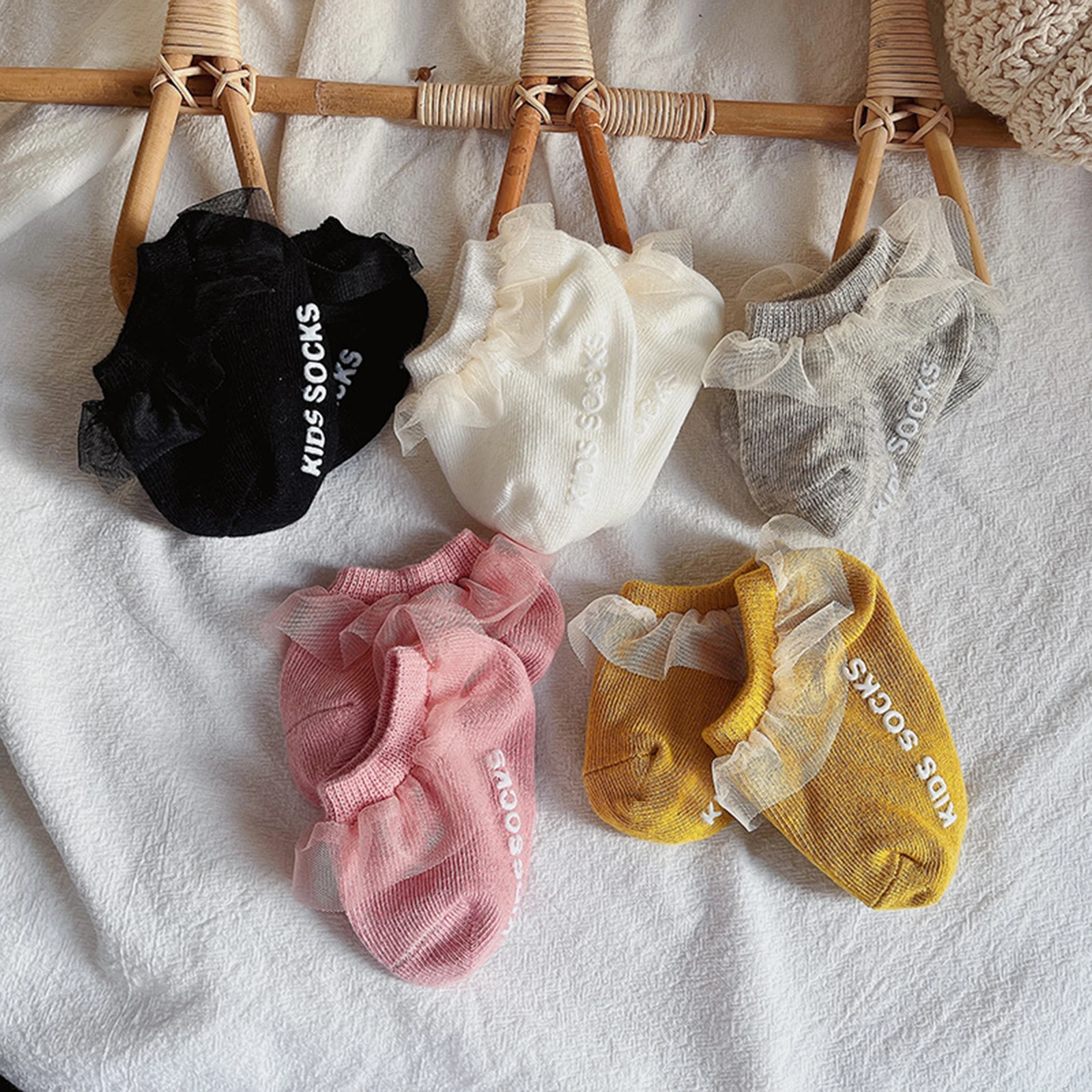 

Летние носки для маленьких девочек, новые простые однотонные кружевные носки принцессы с оборками и цветами, милые короткие носки из чесаного хлопка для младенцев
