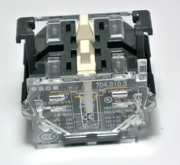 704.910.2 Импортированный кнопочный переключатель EAO 704.910.4 Контактный модуль 704.910.5