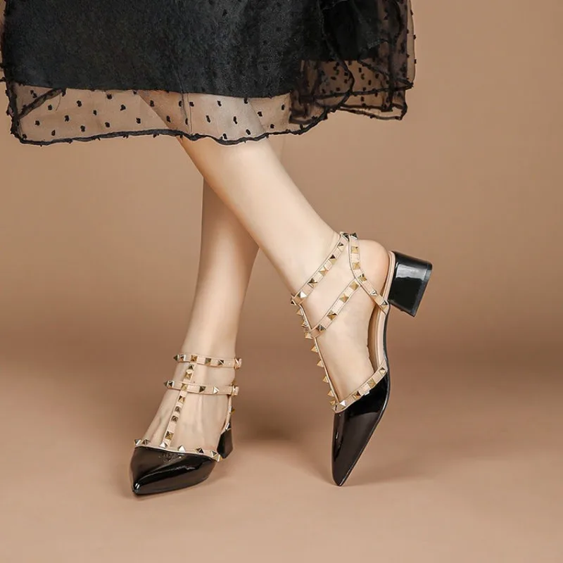 Новые остроносые сандалии для женщин летом туфли на среднем каблуке с шипами