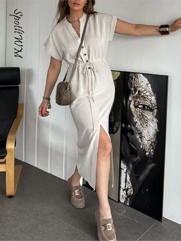 

Платье-рубашка на пуговицах, с V-образным вырезом, разрезом спереди