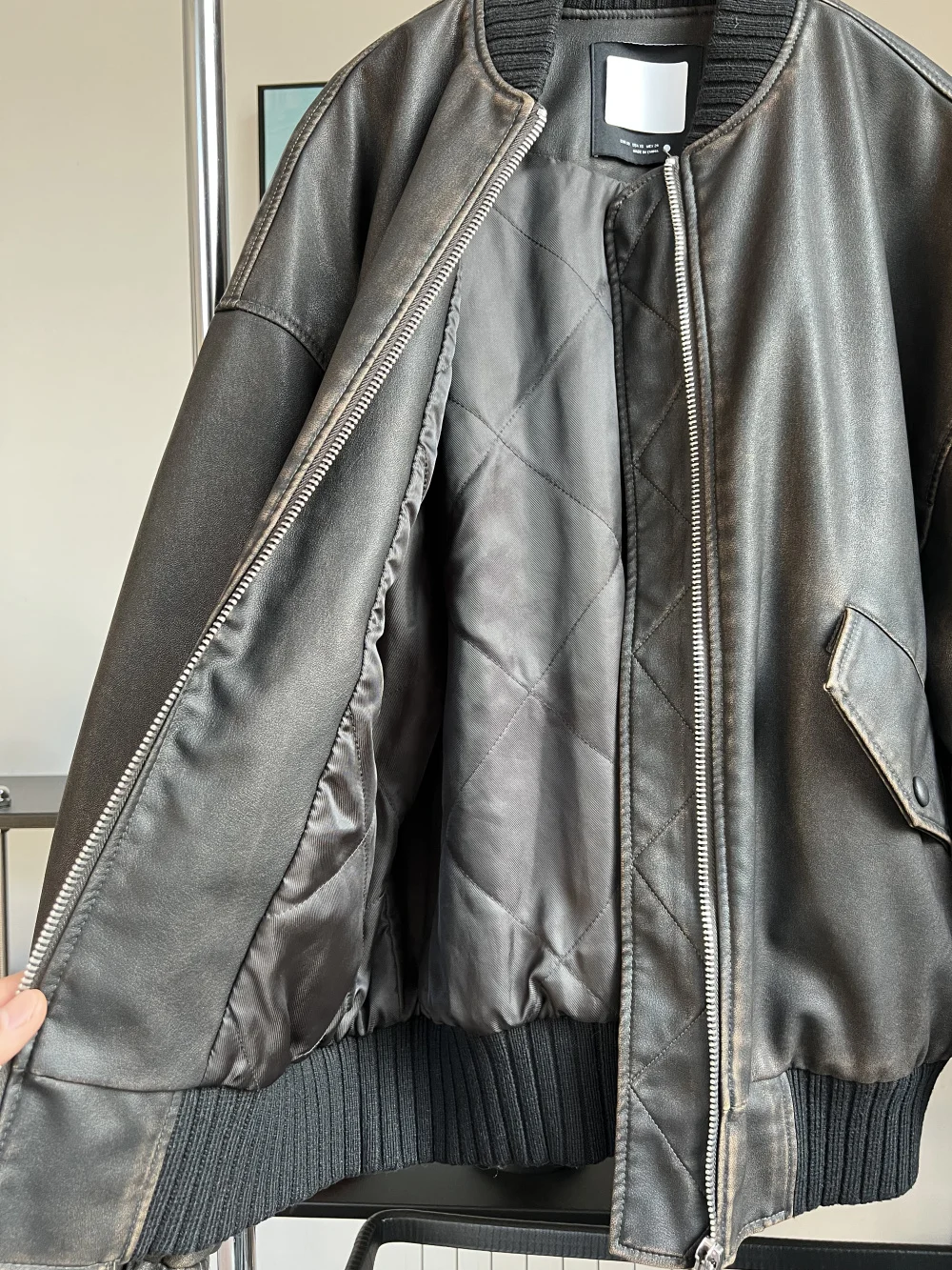 Рисунок 5 - Куртка-бомбер женская из искусственной кожи