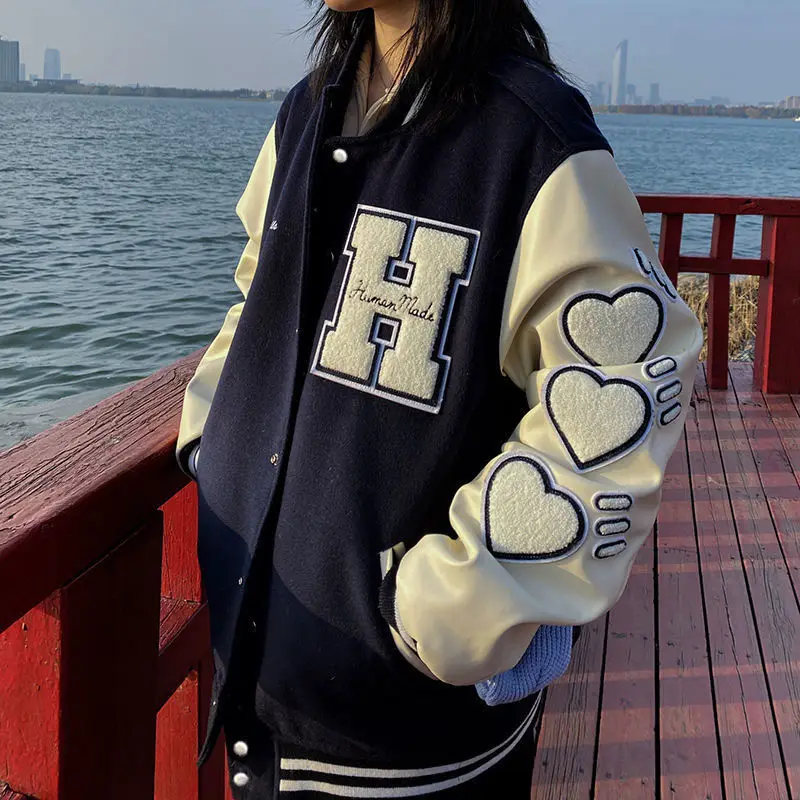 

Love towels embroidered coat female han edition easing students in 2022, the spring and autumn period and the stitching ropa y2k