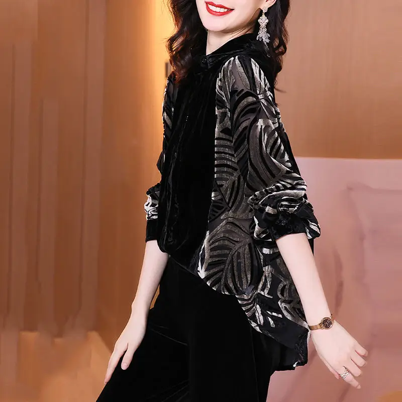 

Gold velvet shirt female 2022 autumn new Hong Kong wind retro burning flower stitching long sleeve shirt fashion design shirt
