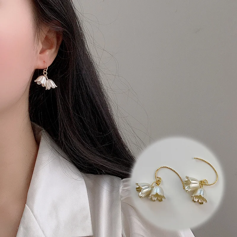 

Retro Elegant Tulips Stud Earrings for Women Gentle Fresh and Pure Bride Bridesmaid Ear Hook Simple Sweet Wedding Party Jewelry