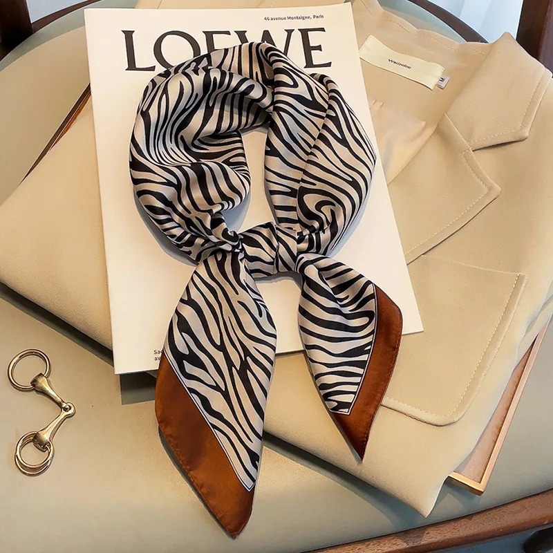 

2022 New Design Popular Kerchief Fashion Style Silk Scarves Four Seasons Leopard Print Shawls Korean 70X70CM Sunscreen Headcloth