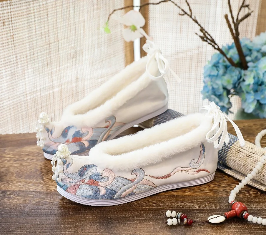 

Women Embroidered Comfortable Casual Antiquity Flat Shoes Cotton Fabric Pointy Toe Inside Platform Shoes With Pearl Bow Shoes